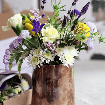 Arranging FlowerBe Flowers