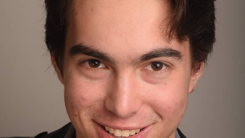 Hi! I am Kirill, the founder of LCL. We're a small family business designing home decorations and craft sets!