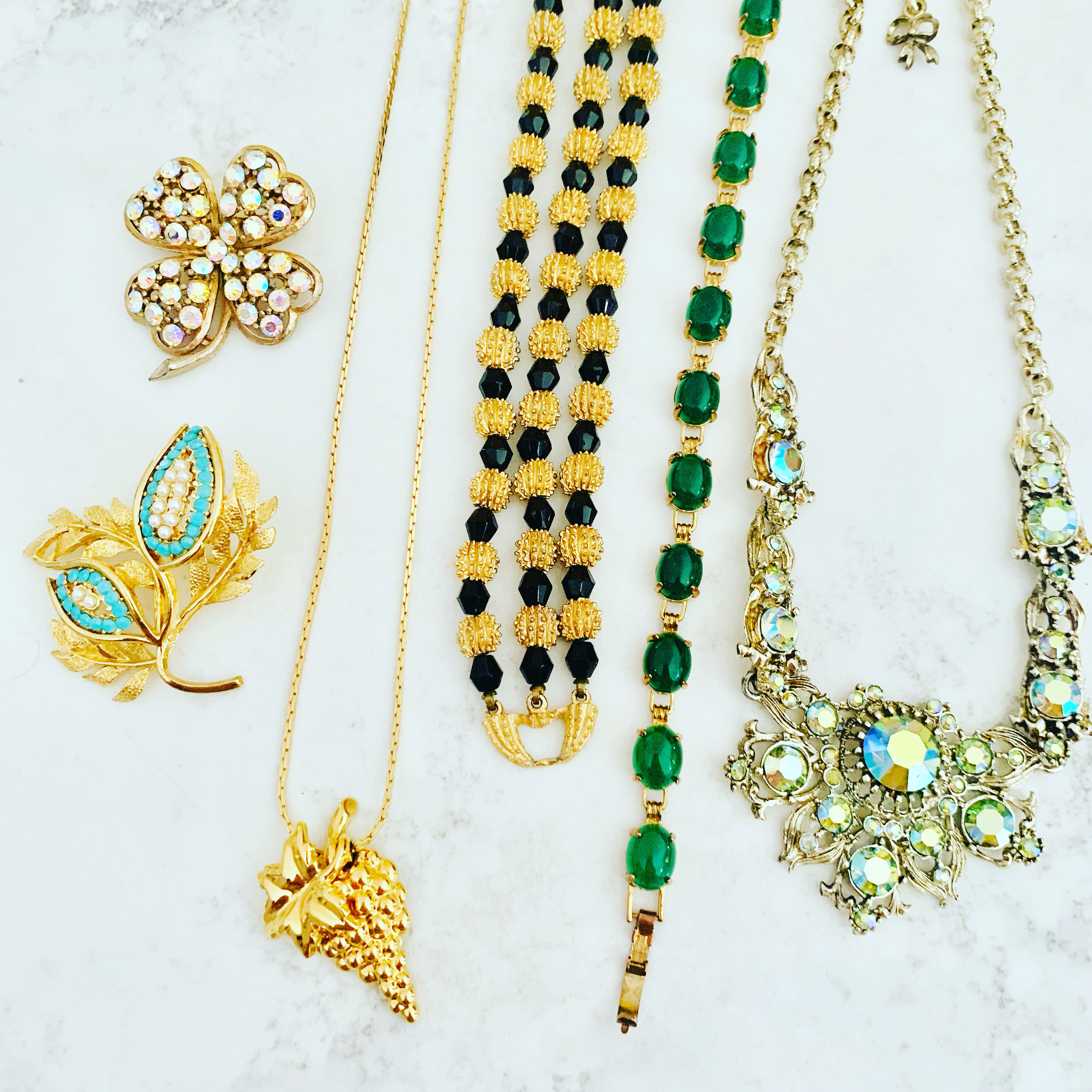 Beautiful vintage jewellery including necklaces, bracelets and brooches