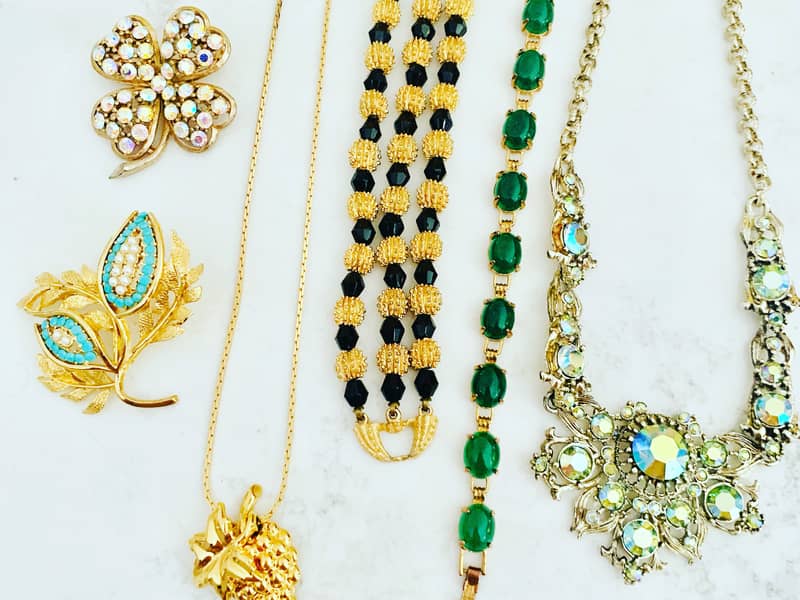 Beautiful vintage jewellery including necklaces, bracelets and brooches