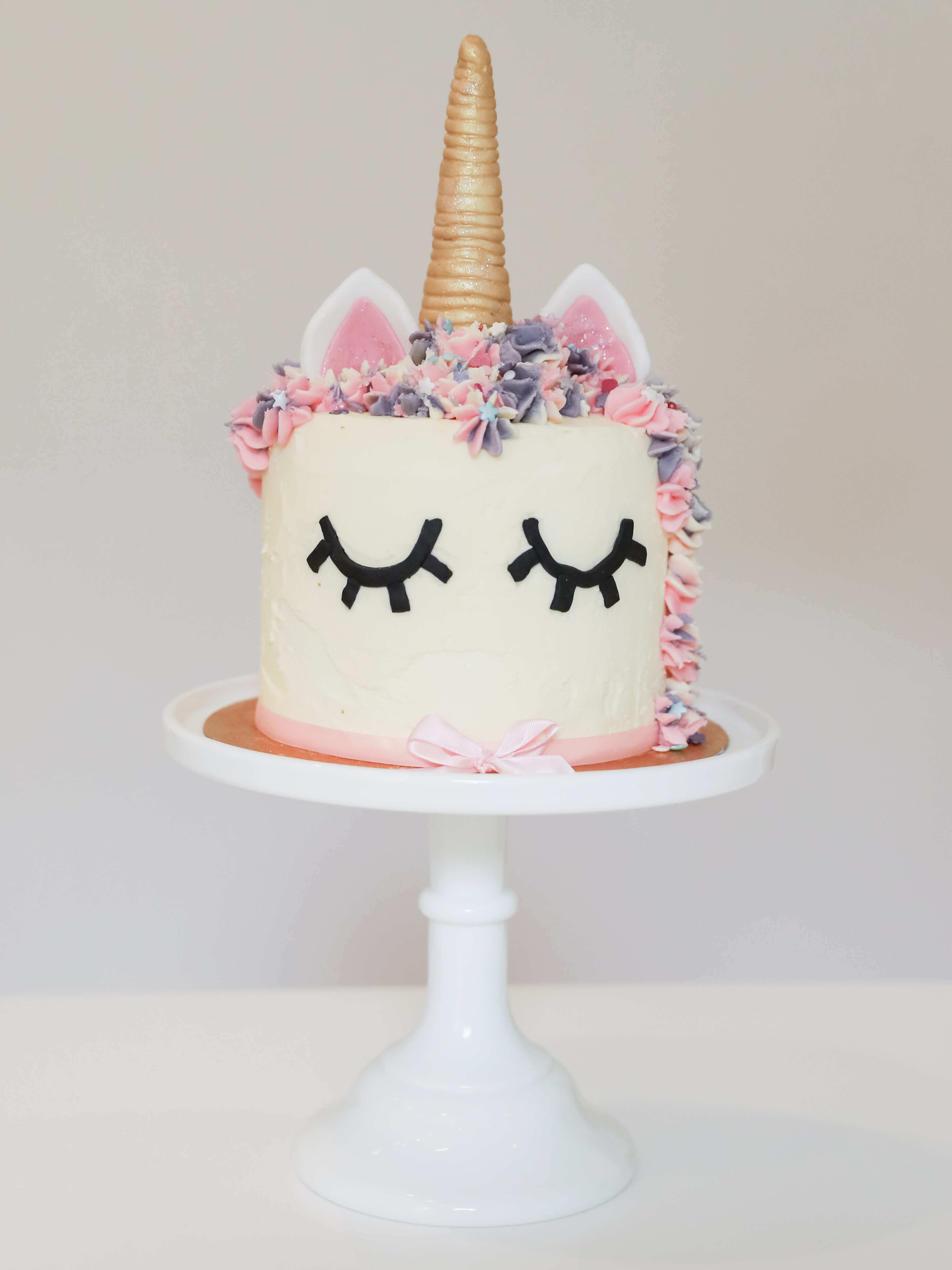 A whimsical Cake and dessert company.