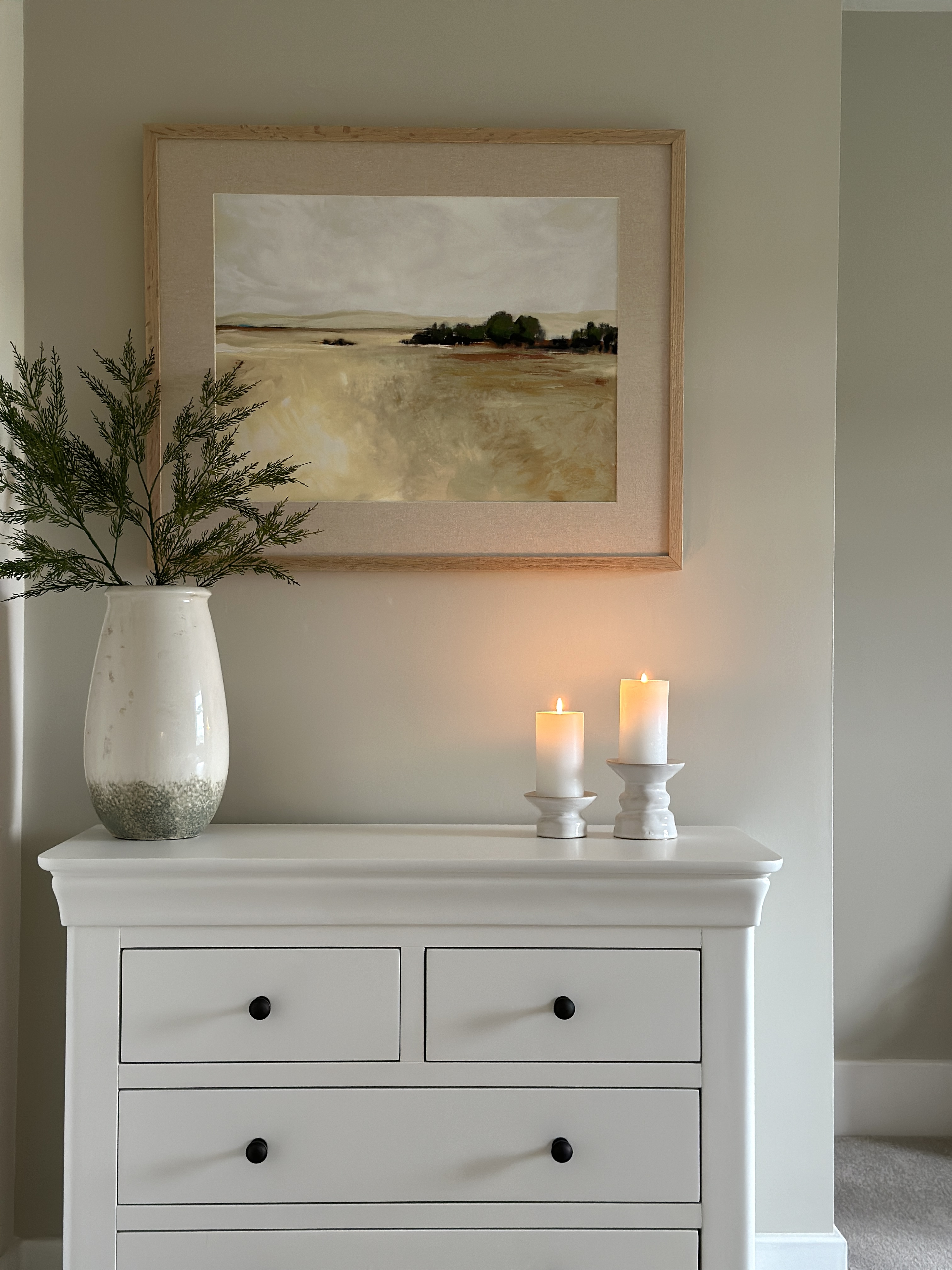 'Open Plains' is so wonderfully tranquil that it transports us to the countryside for a feeling of rest and relaxation.