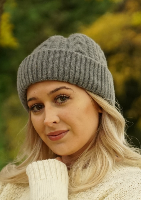 lady wearing mars knitwear merino wool beanie