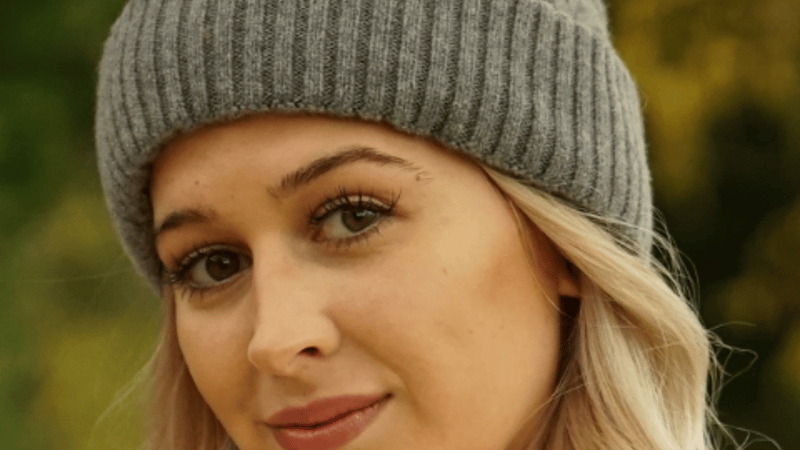 lady wearing mars knitwear merino wool beanie
