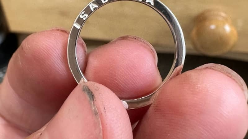Aujune making personalised ring