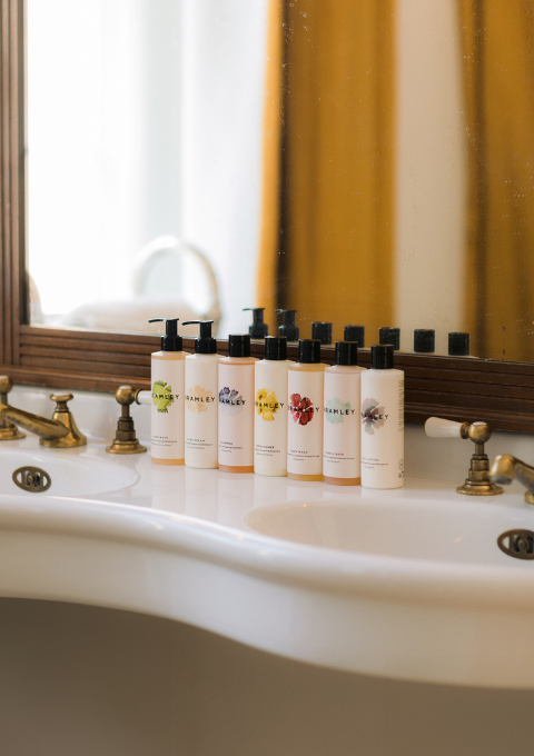 Experience the luxury of the British Countryside with Bramley’s natural Bath & Body range. Made with pure essential oils and botanicals, our vegan-friendly & ec