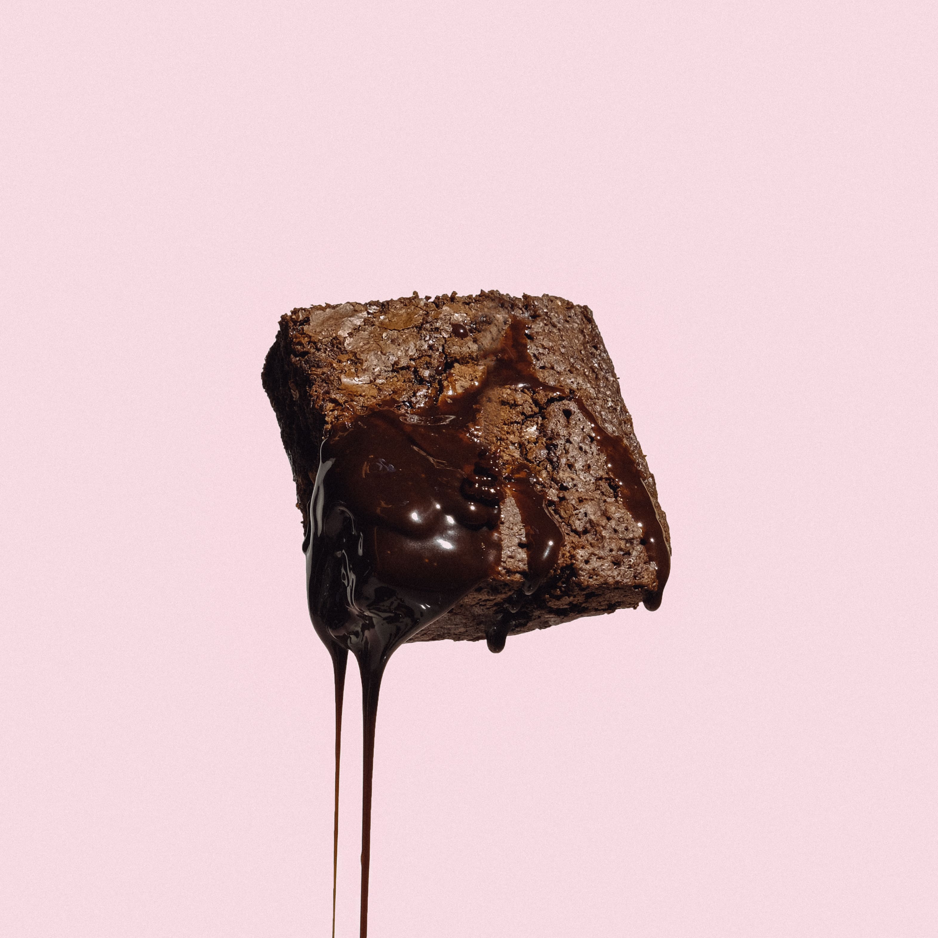 Brownie with chocolate sauce