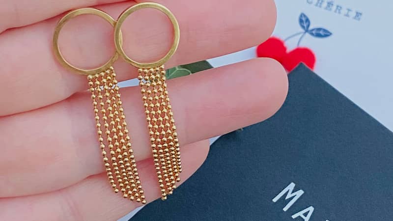 Medium twig and twig earrings on model