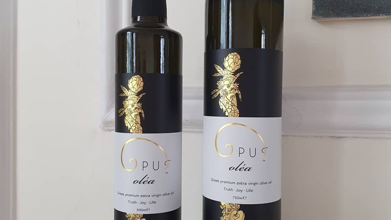 2 sizes of glass bottle containing extra virgin olive oil