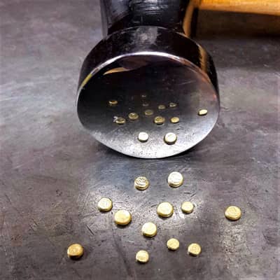 Hammering gold flower centres.