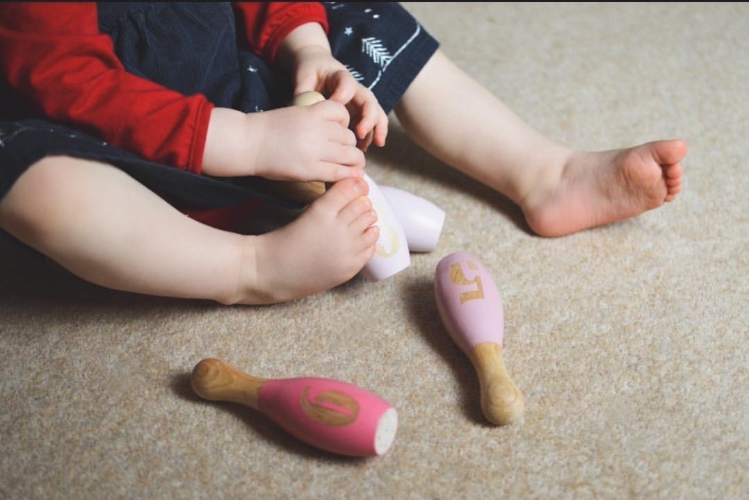 child playing with skittles