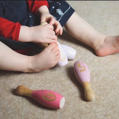child playing with skittles