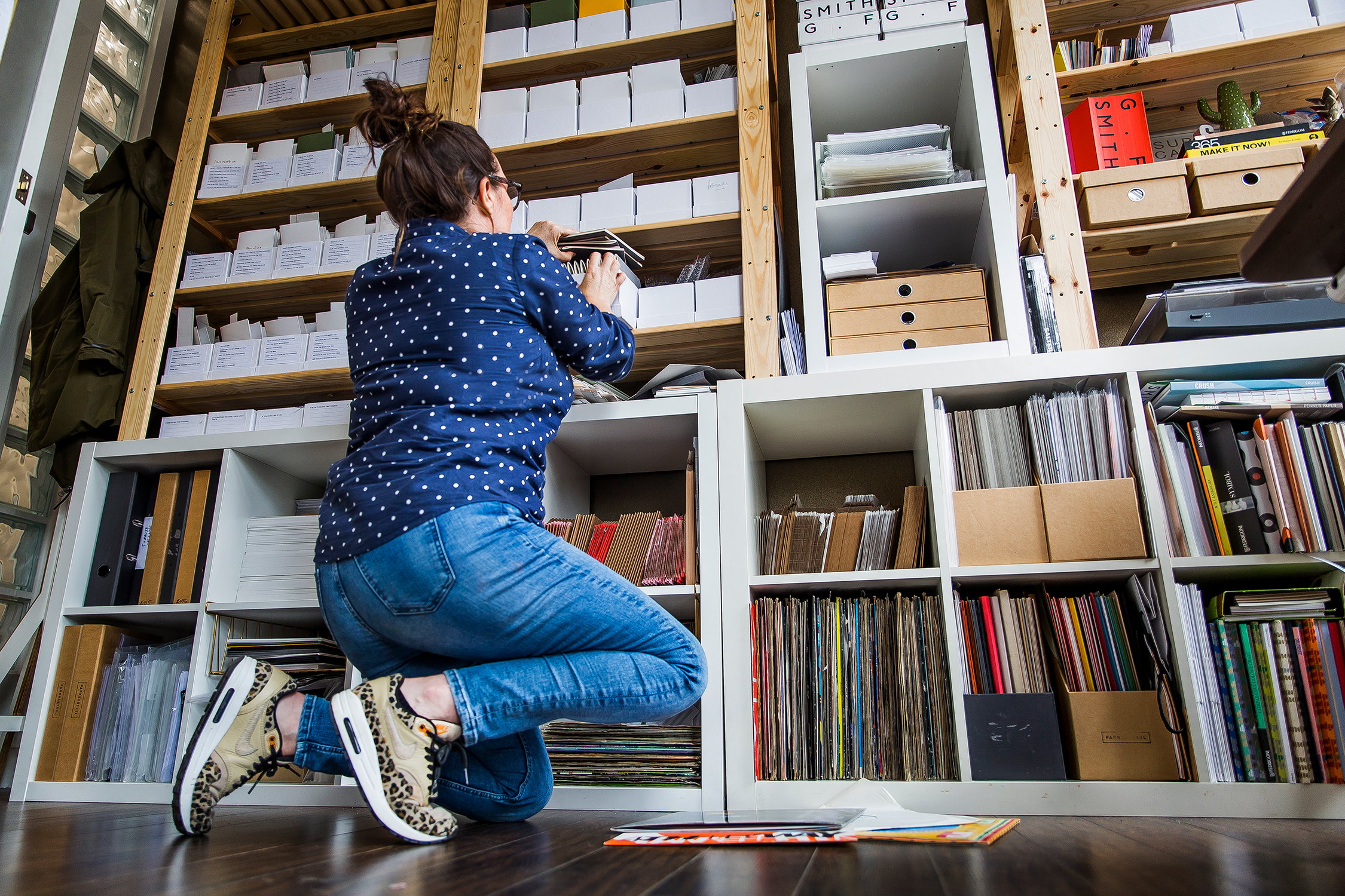 The studio space is organised for once. Can you see my collection of vinyl ;)