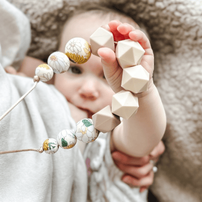 Teething breastfeeding silicone necklace for mom