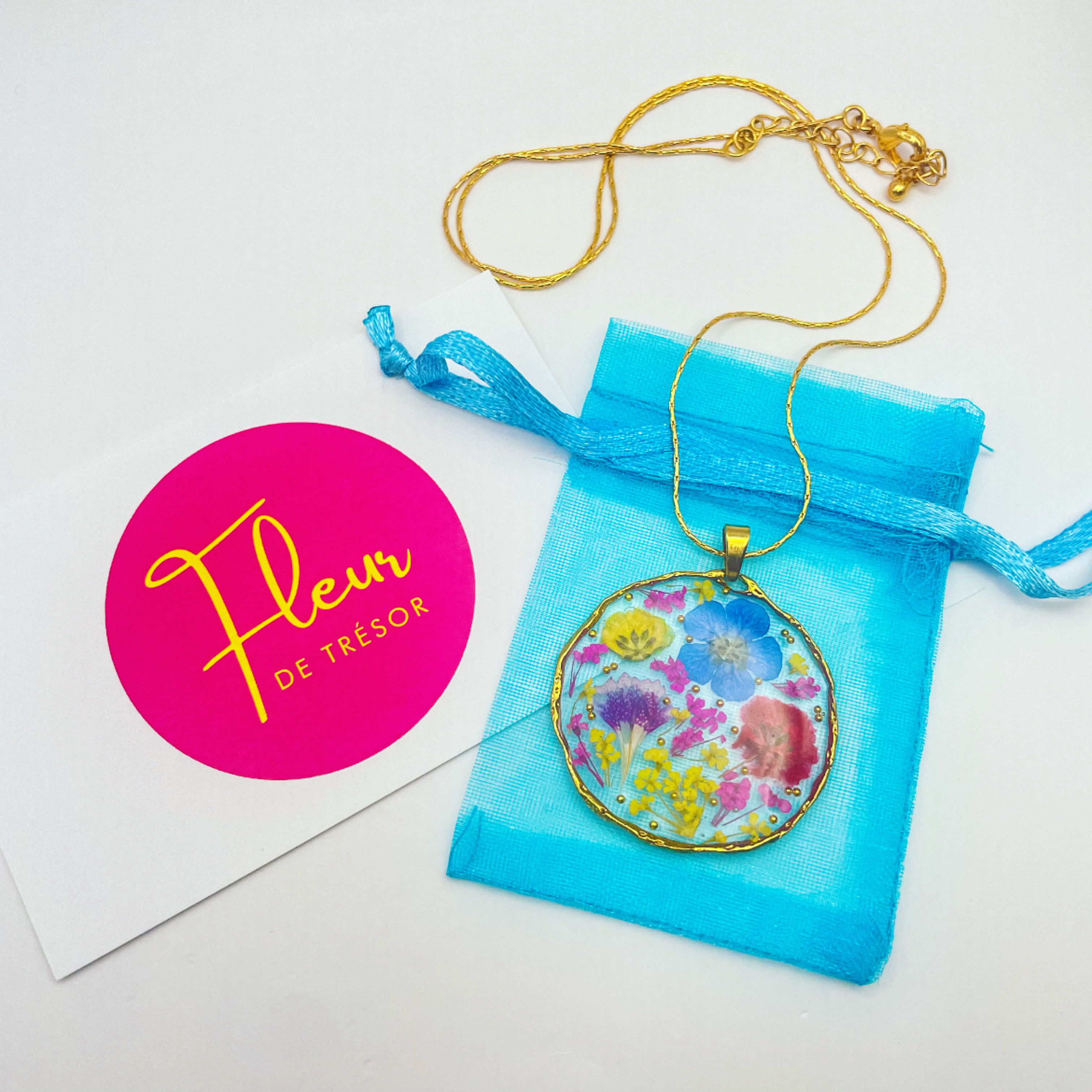 Items are sent in pretty packaging and gift wrapping