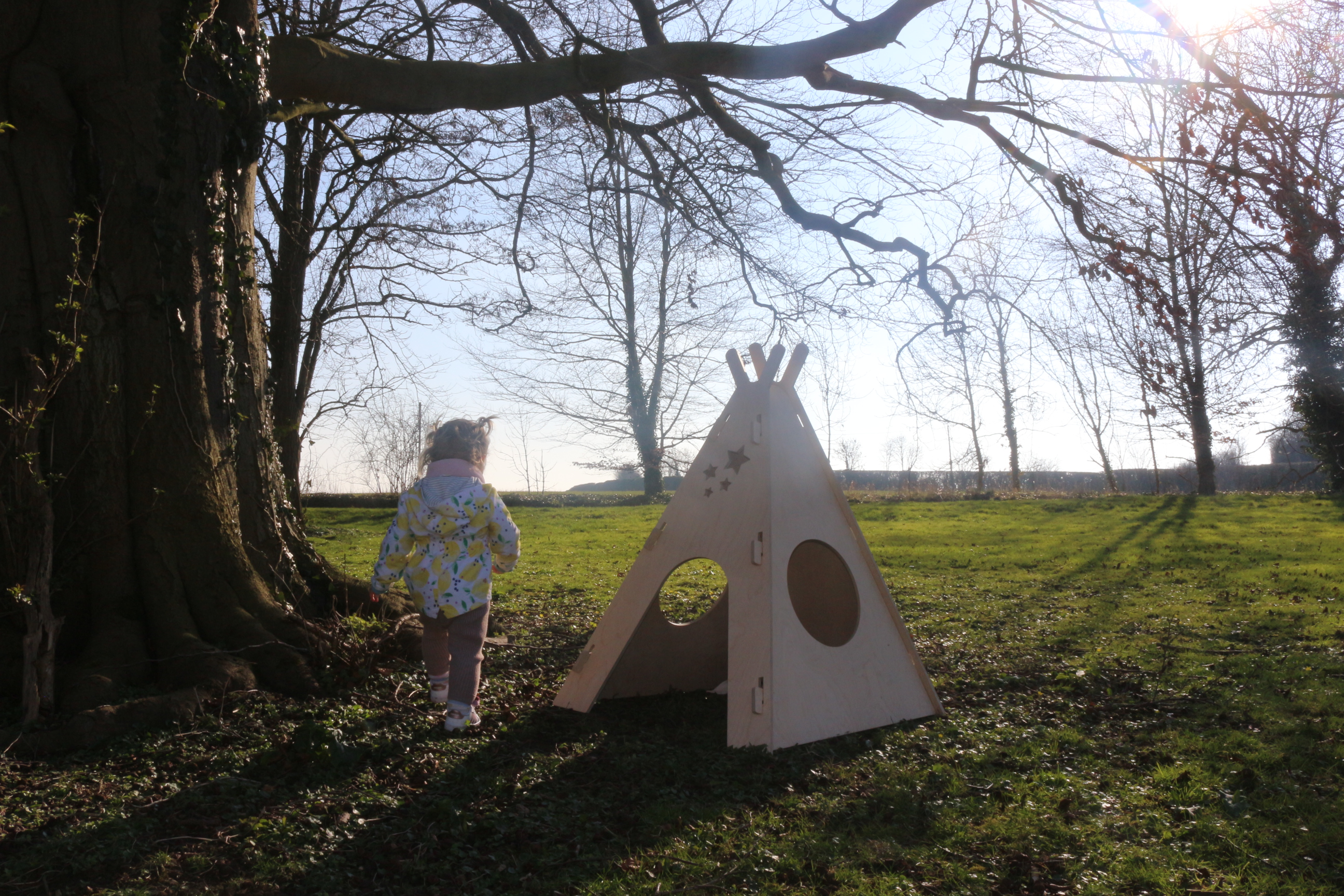 The Beautiful Wooden Tepee - Indoor & outdoor use - No tools needed