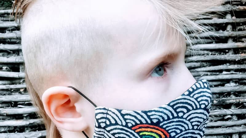 child's face mask, rainbow detail