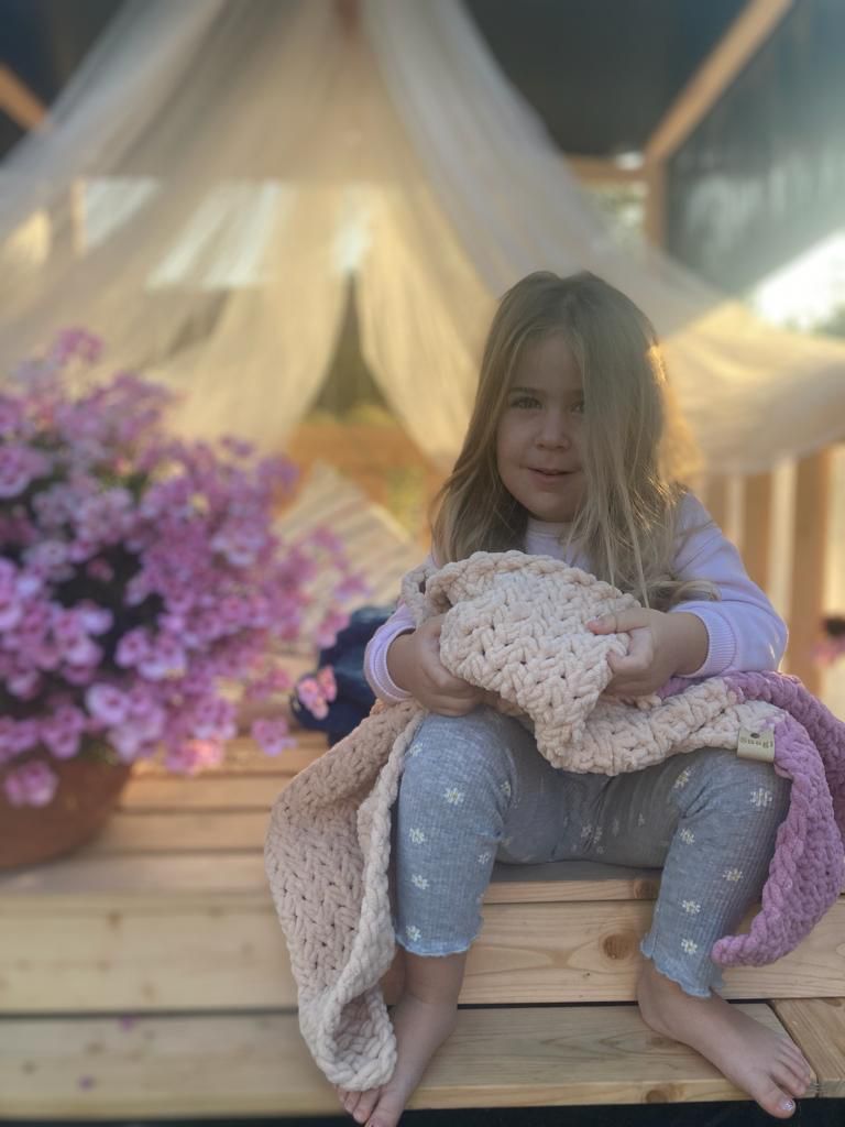 Snagl Blanket Beige and Pink