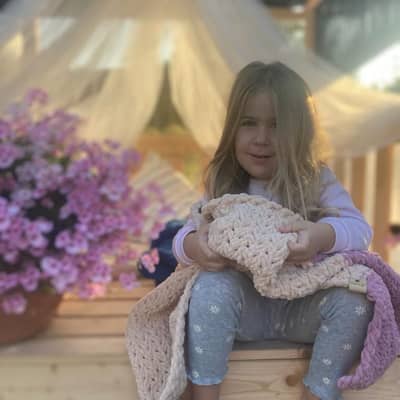 Snagl Blanket Beige and Pink