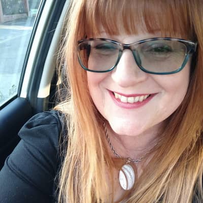 Kintsugi artist, Donna Lear