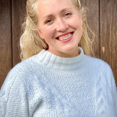 Jina, Mama Christmas business owner