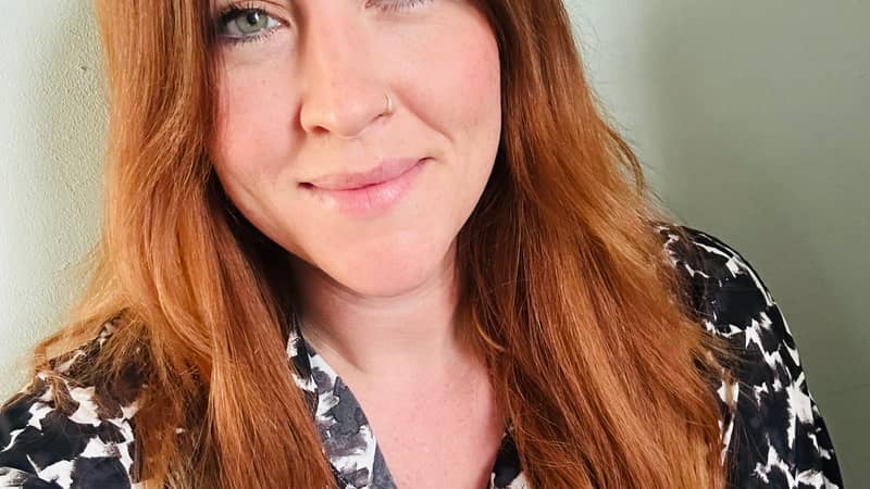 Embroidered Bee Sleeve Sweater