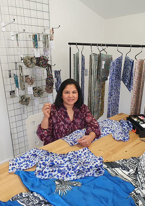 Making the digitally prinnted fabric into scarf