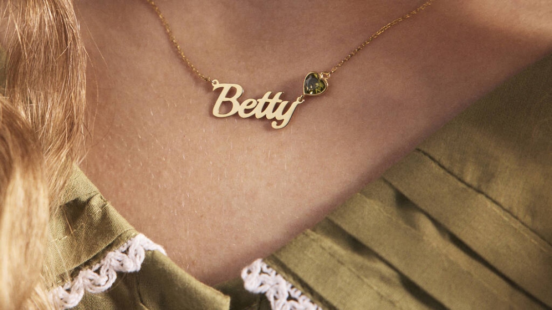 Personalised gold necklace with birthstone