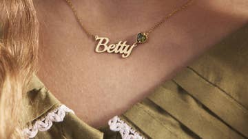 Personalised gold necklace with birthstone