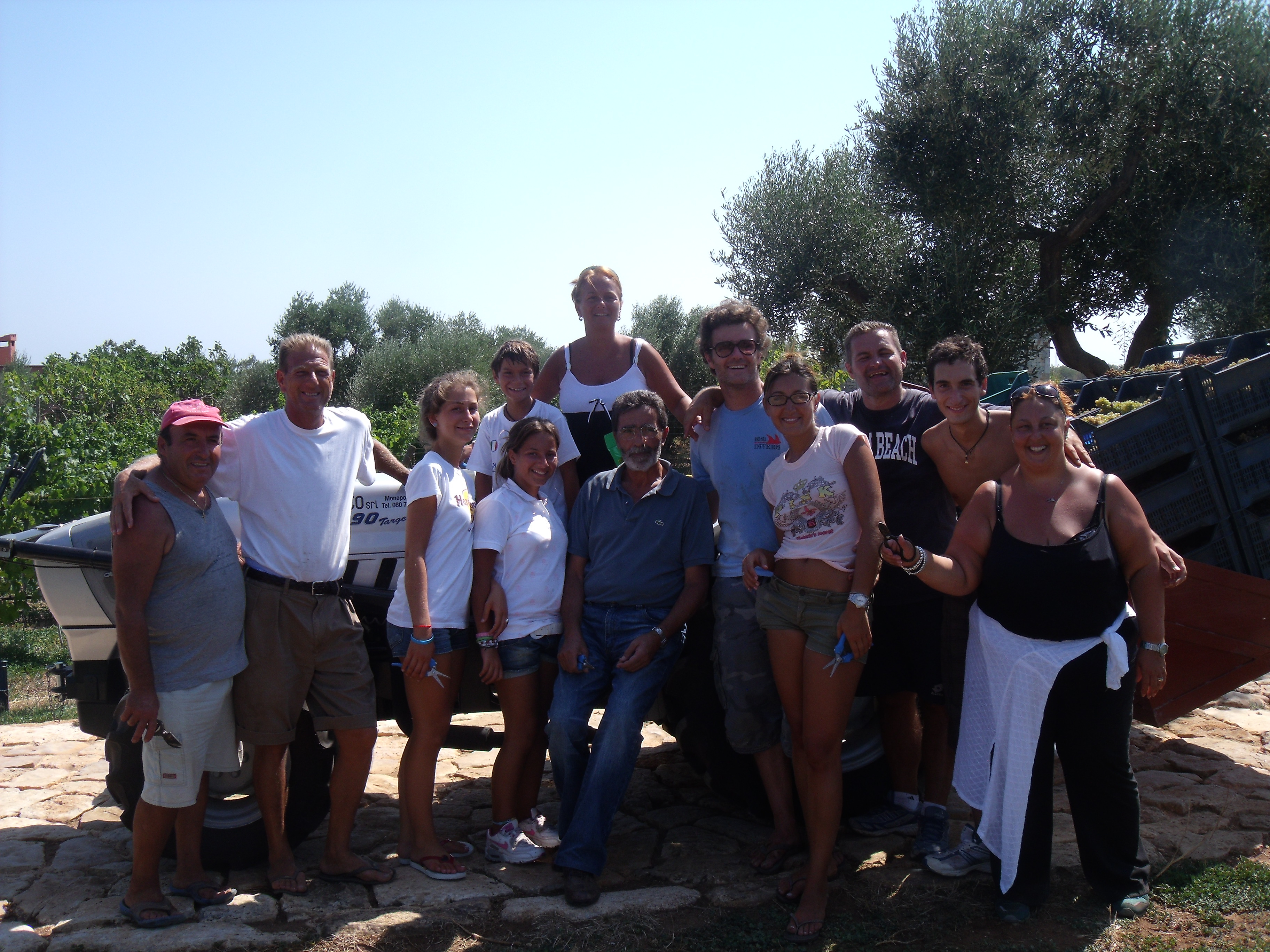 The TDSV Italy team preparing for our 1st harvest.