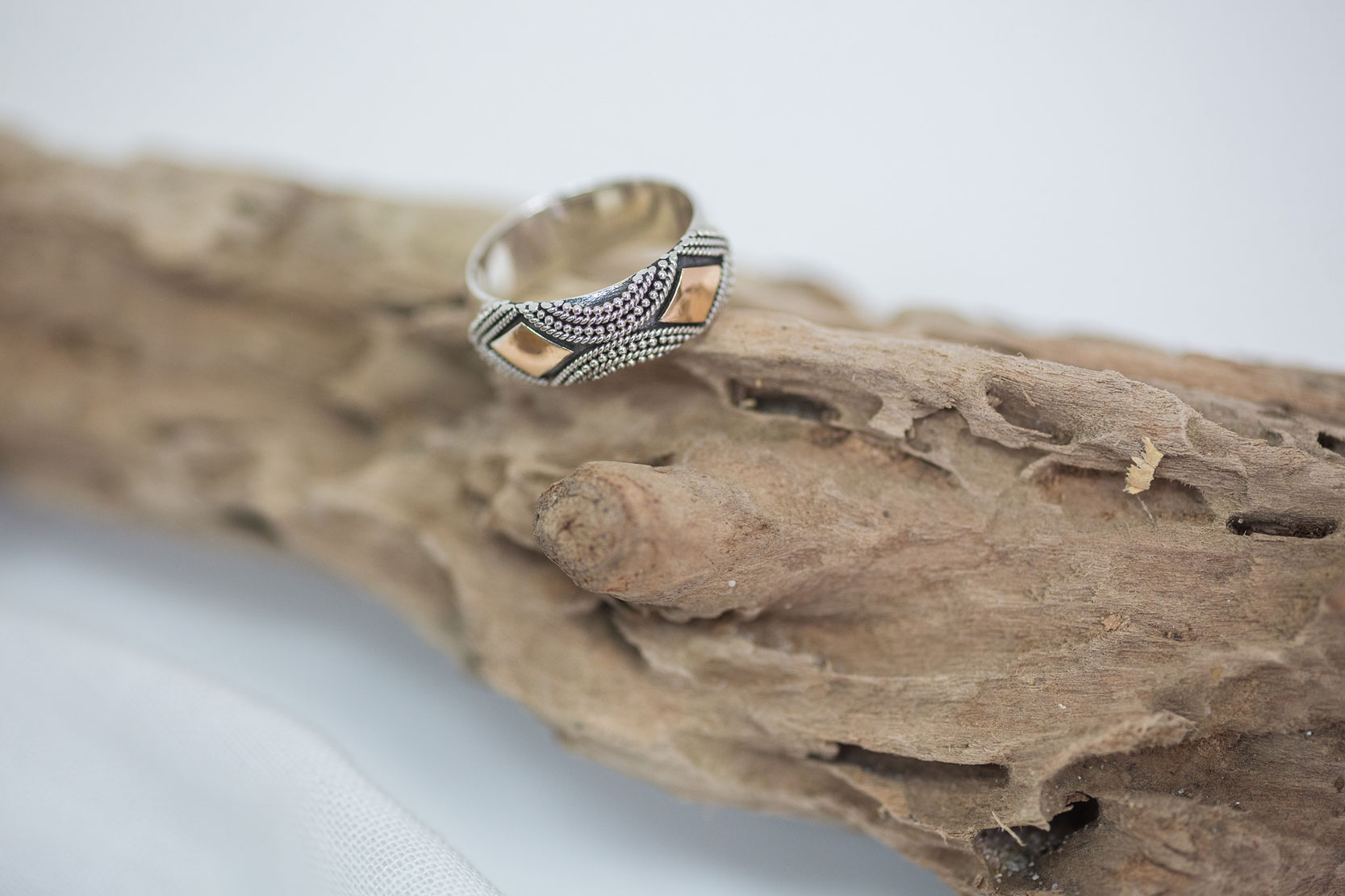 Aquila ring on wooden log