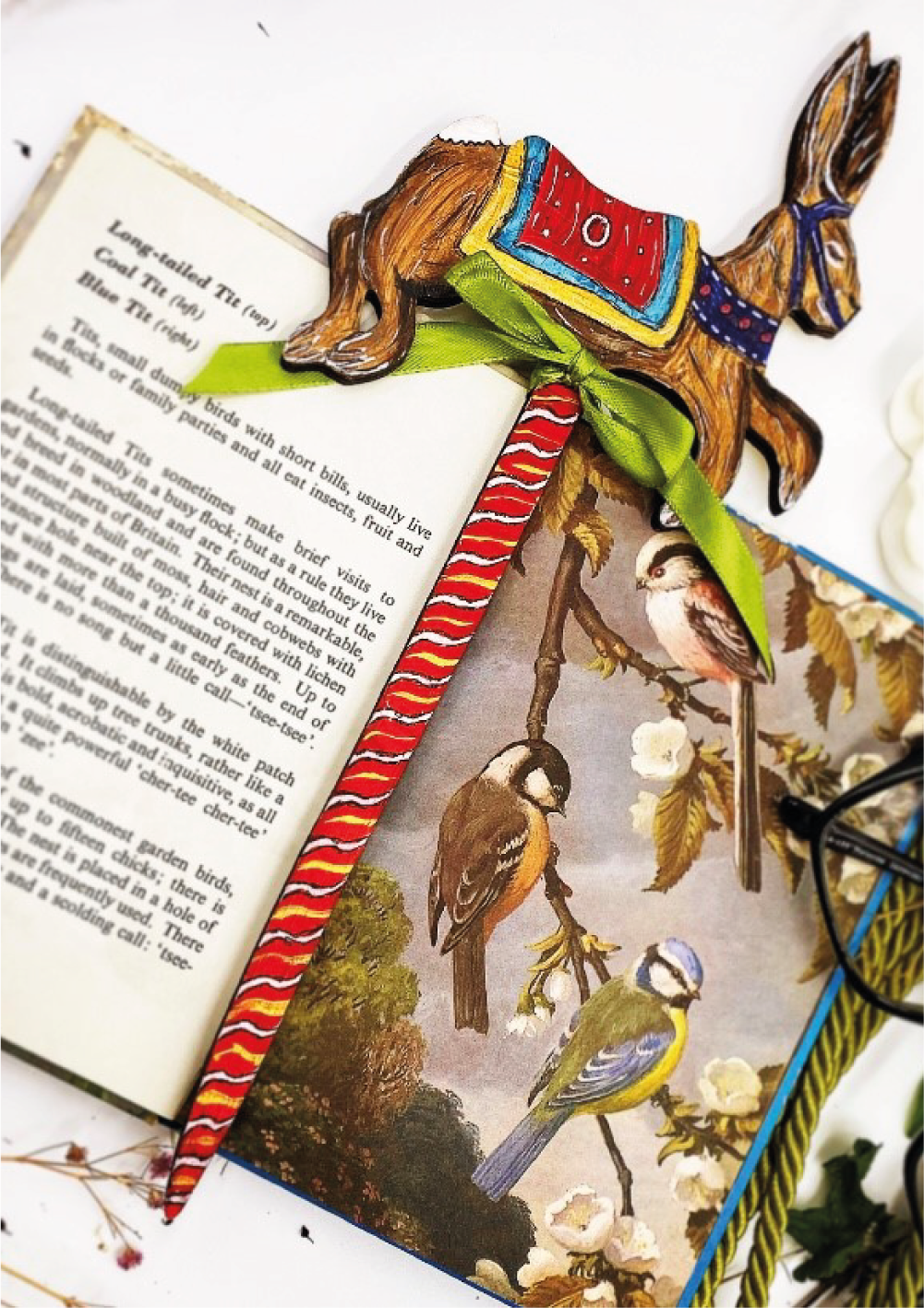 Hand-painted hare decoration