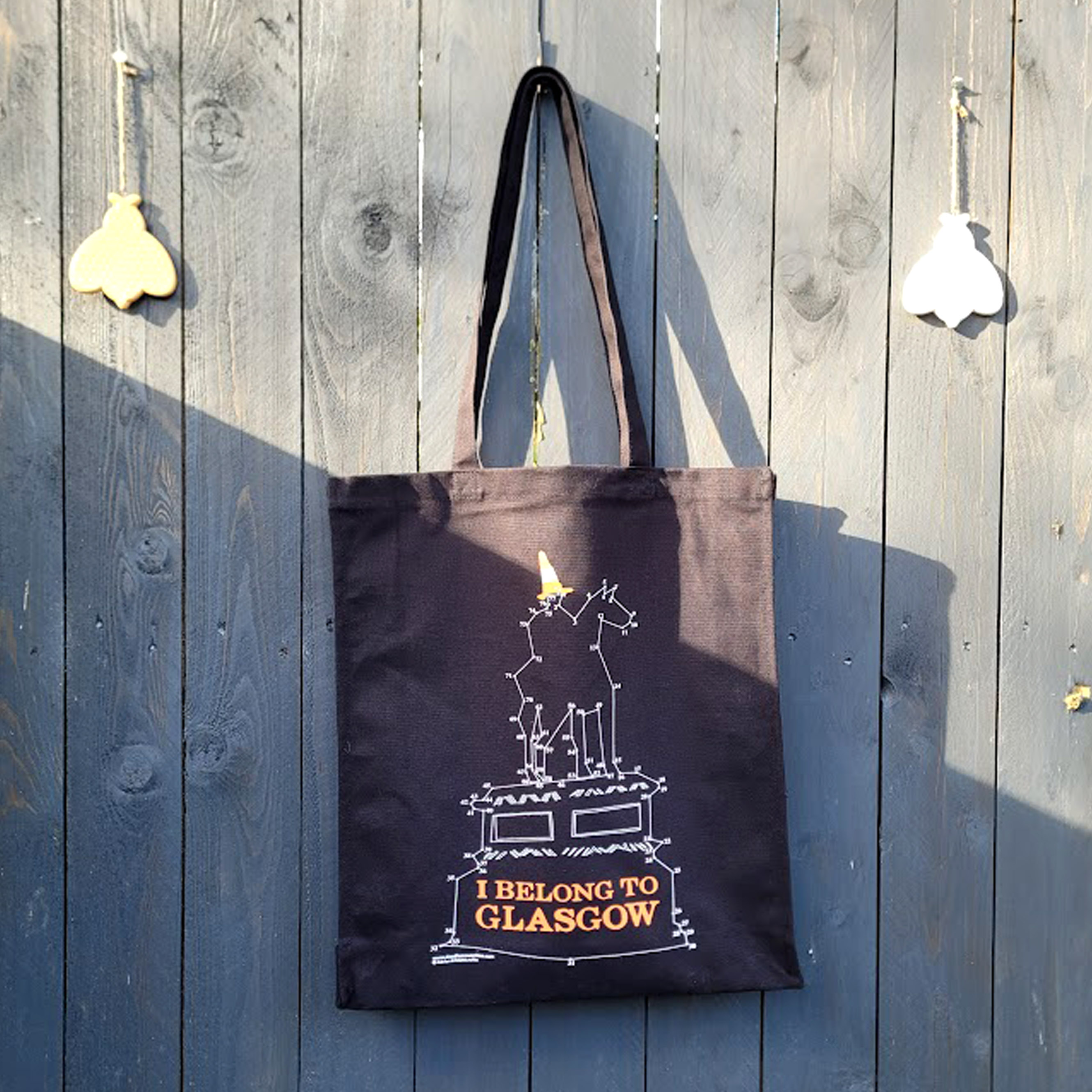 Duke of Wellington tote with dot to dot design
