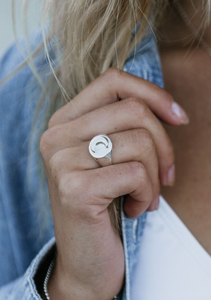 DAISYV Selene Signet Ring