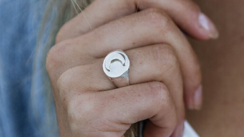 DAISYV Selene Signet Ring