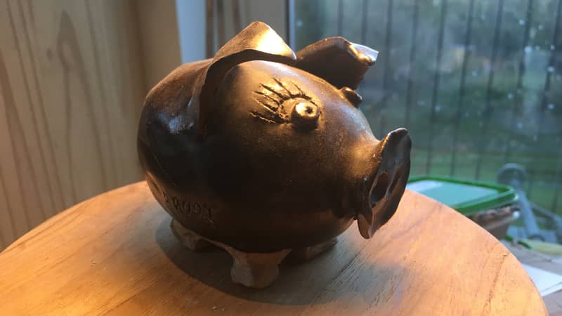 Pinch pot pig
