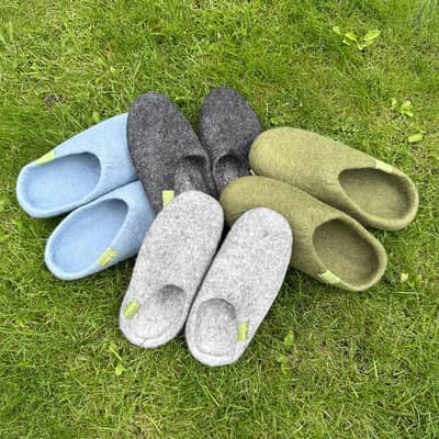 100% woolen slippers in grey, blue and green.