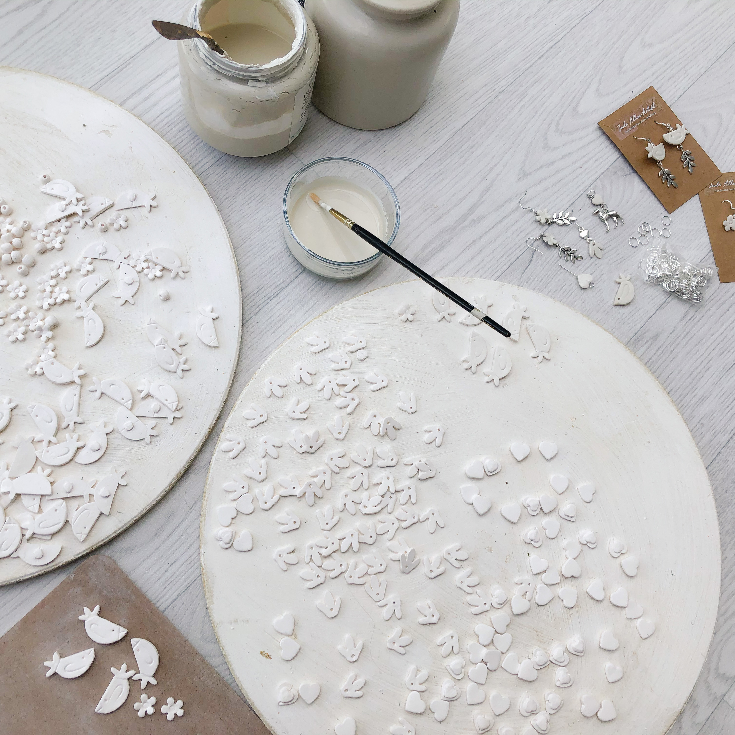 Glazing porcelain pieces