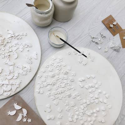 Glazing porcelain pieces