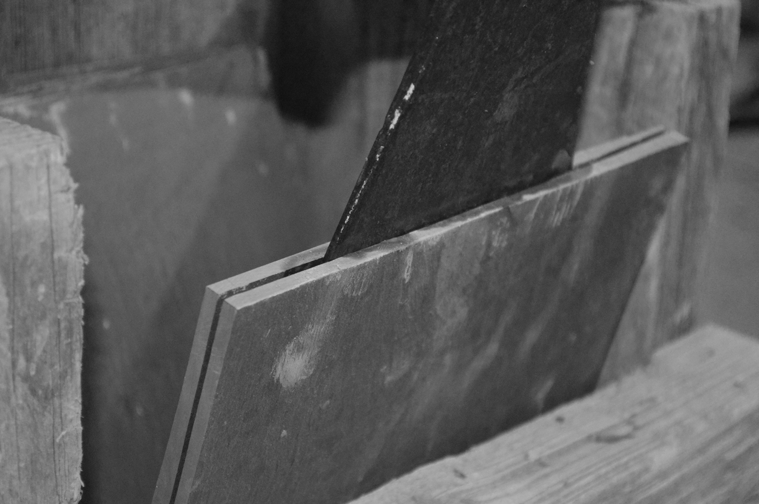 Splitting Welsh slate by hand to make placemats