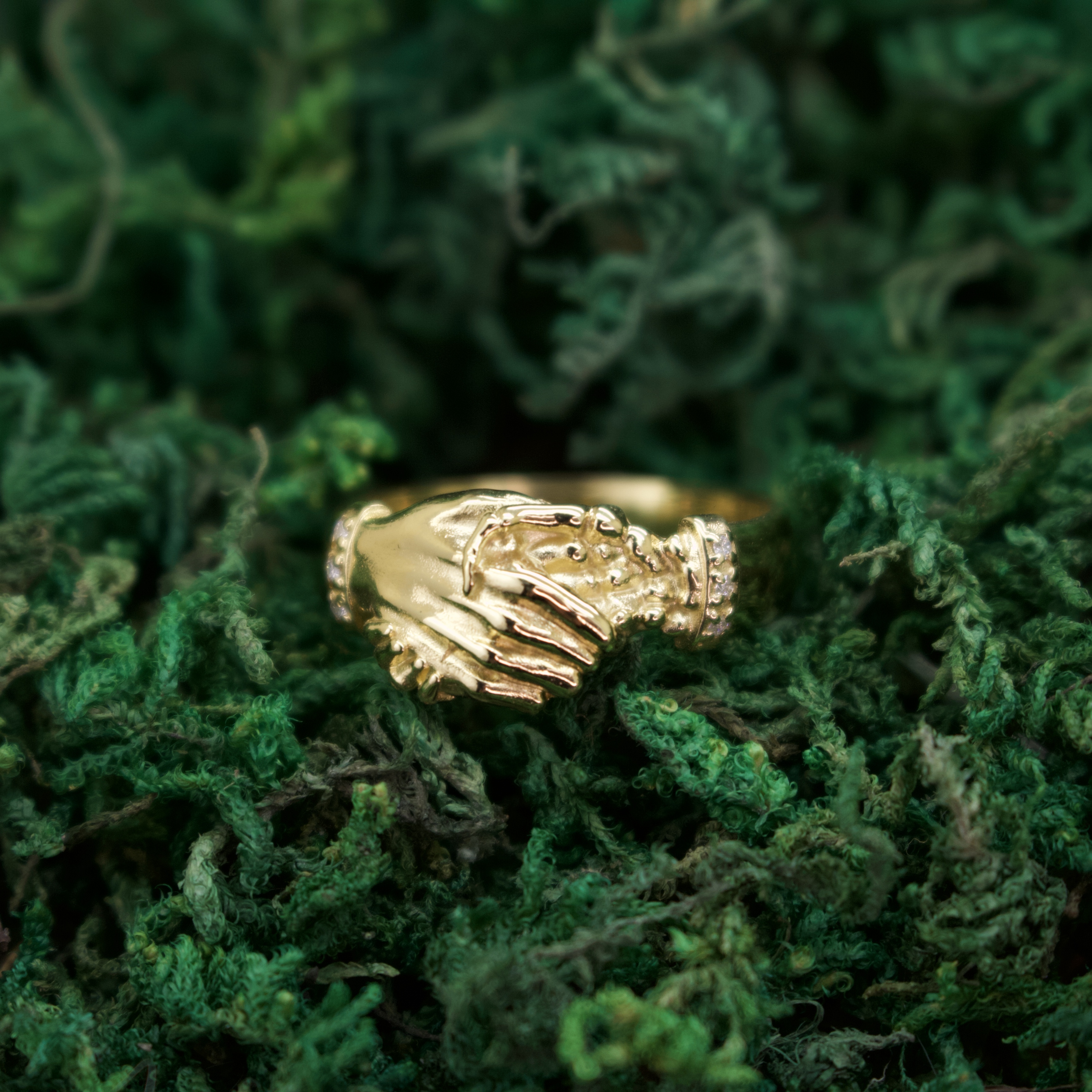 18K Yellow Gold Handshake Ring With Diamond Cuffs