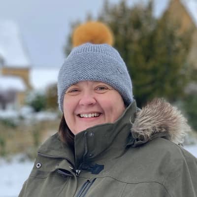 Owner of Treehouse Jewellery in the snow