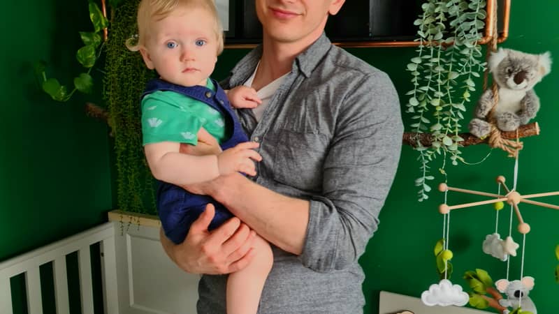 Eddy with Teddy in Teddy's room