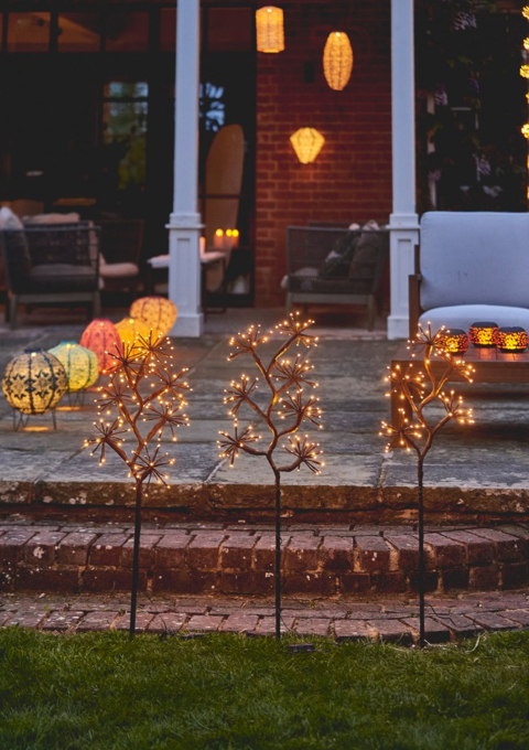 Outdoor stake lights and lanterns