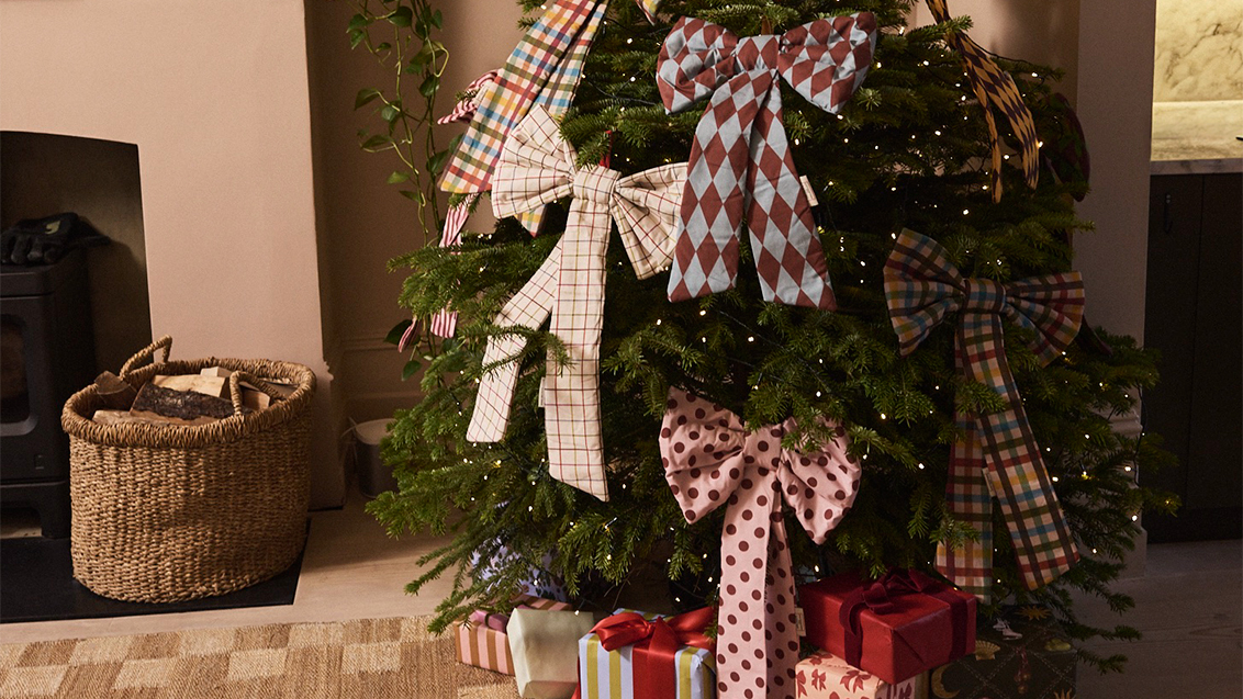 Bows Christmas tree image