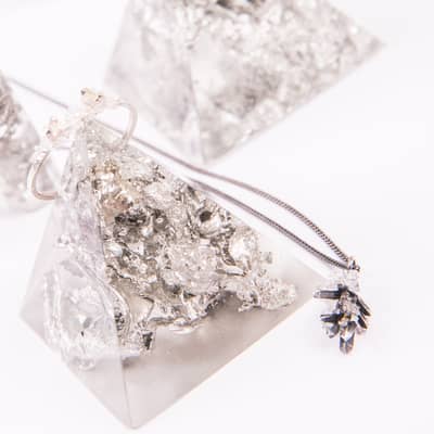 Oxidised crystalline pendant and crystalline band ring