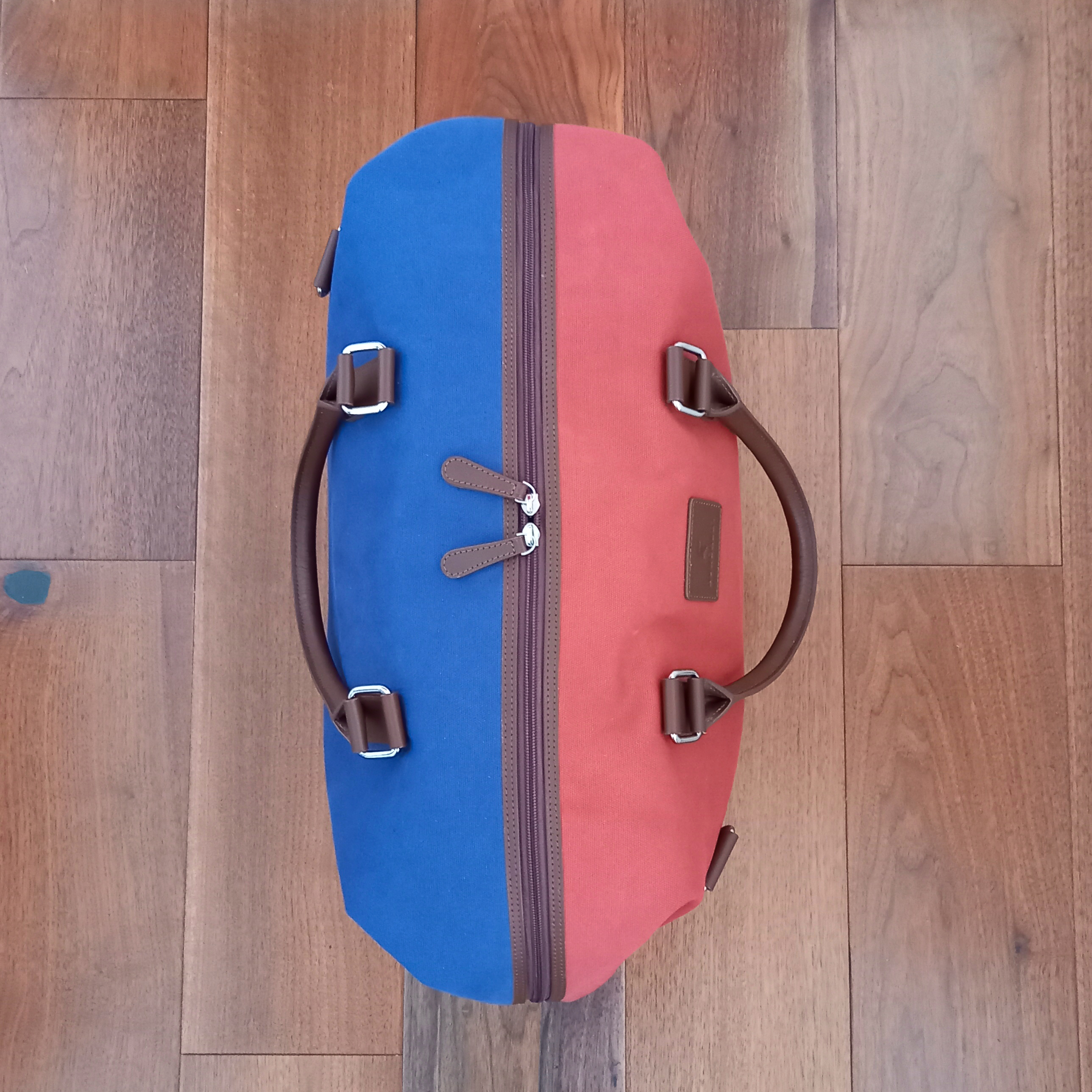 Burghley red / blue holdall