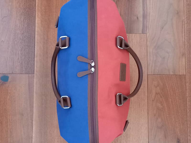 Burghley red / blue holdall