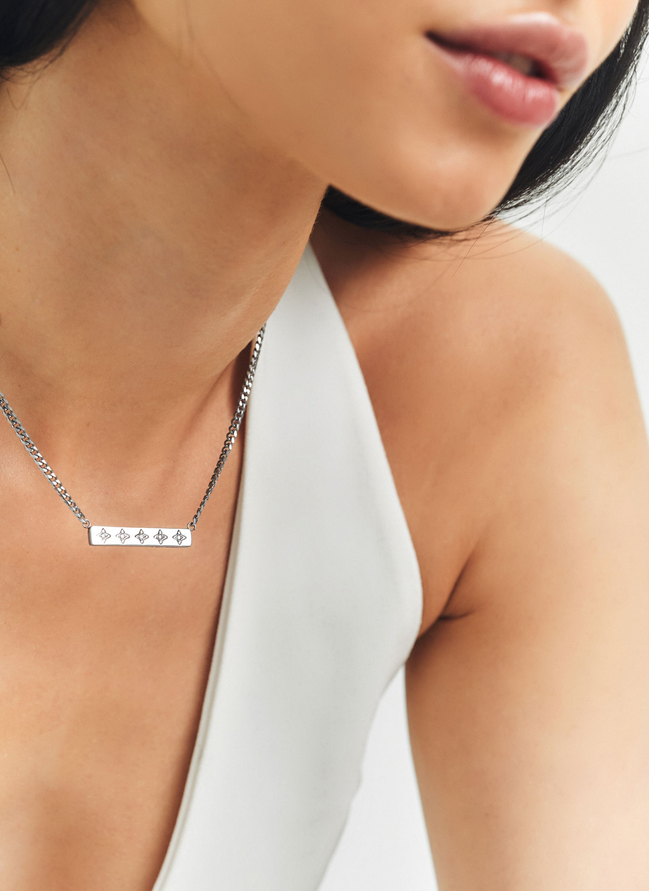 Dainty Womans silver bar Necklace