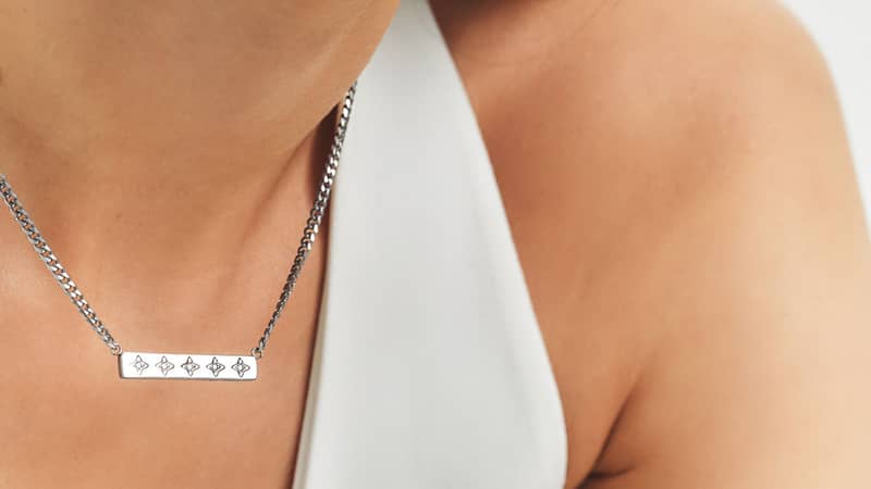 Dainty Womans silver bar Necklace